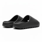 Yeezy Slide - hátulnézet, alacsonyabb sarok